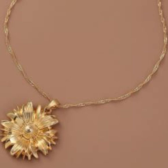Gold Flower Pendant Necklace - Picture 3 of 5